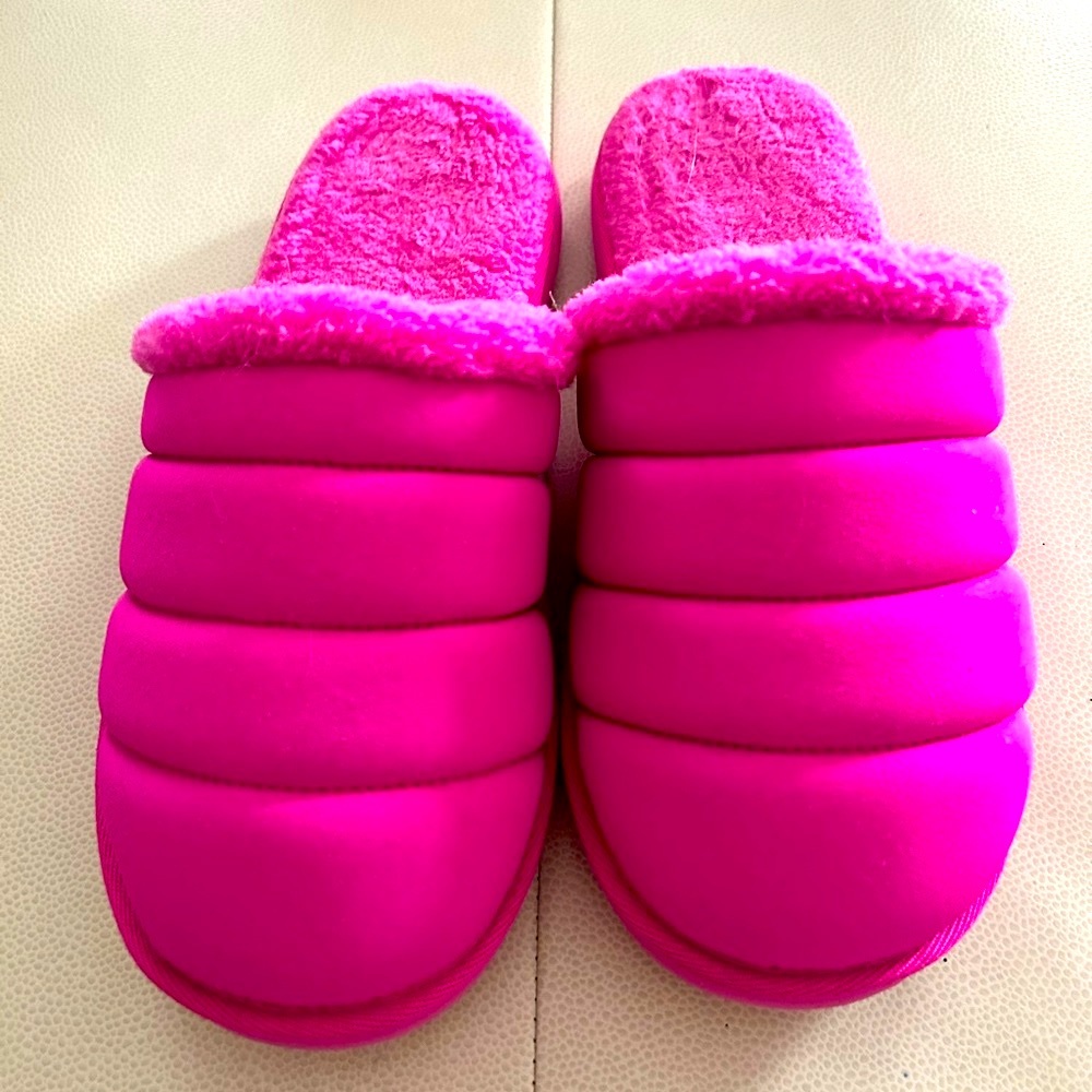 Wondershop Slippers Billie Puffer-Size 6-8 Neon Pink Barbie House Shoes